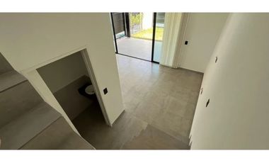 DUPLEX EN VENTA , Monteverde al 800,  Castelar