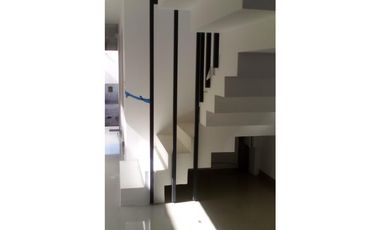 Departamento monoambiente con cochera /  J. J. Valle 282 - Morón