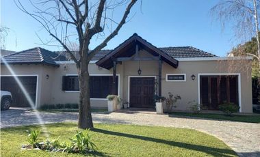 Venta Casa 5 ambientes - Barrio San Patricio