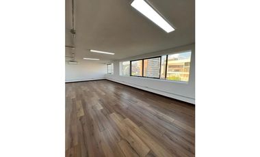Oficina renovada en Providencia: ¡arrienda hoy!
