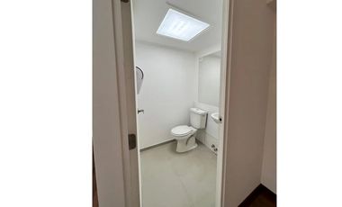 Oficina renovada en Providencia: ¡arrienda hoy!