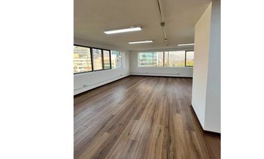 Oficina renovada en Providencia: ¡arrienda hoy!