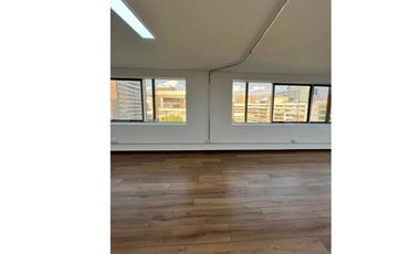 Oficina renovada en Providencia: ¡arrienda hoy!