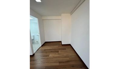 Oficina renovada en Providencia: ¡arrienda hoy!