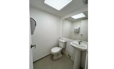 Oficina renovada en Providencia: ¡arrienda hoy!