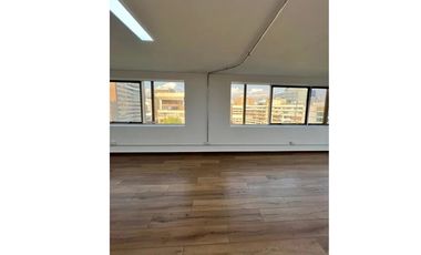 Oficina renovada en Providencia: ¡arrienda hoy!