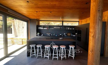 Matanzas, Moderna Casa frente al Mar