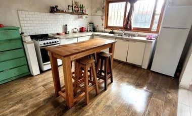 Casa en venta - 3 Dormitorios 2 Baños - La Plata