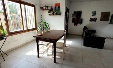 Casa en venta - 3 Dormitorios 2 Baños - La Plata