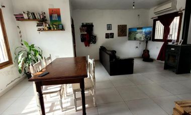 Casa en venta - 3 Dormitorios 2 Baños - La Plata
