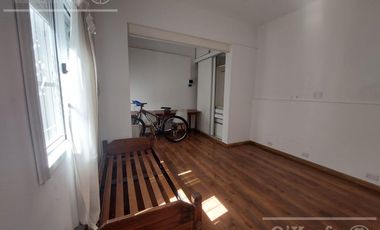 Casa  en alquiler - 5 ambientes con cochera - Quilmes Oeste, inmejorable ubicacion.!!