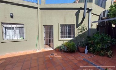 Casa  en alquiler - 5 ambientes con cochera - Quilmes Oeste, inmejorable ubicacion.!!
