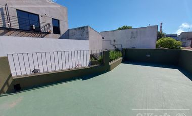 Casa  en alquiler - 5 ambientes con cochera - Quilmes Oeste, inmejorable ubicacion.!!