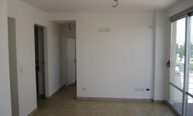 Excelente departamento de 2 ambientes al contrafrente. L. de Zamora Oeste.