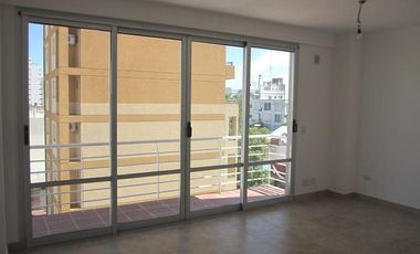Excelente departamento de 2 ambientes al contrafrente. L. de Zamora Oeste.