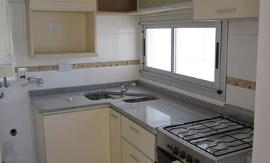 Excelente departamento de 2 ambientes al contrafrente. L. de Zamora Oeste.
