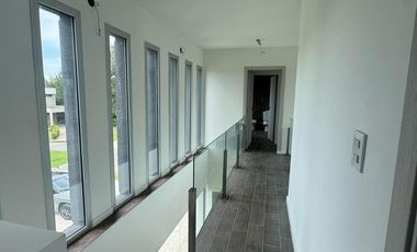 Casa 4 ambientes en 2 plantas en venta - Barrio Privado Las Golondrinas