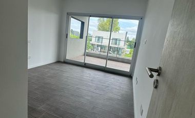 Casa 4 ambientes en 2 plantas en venta - Barrio Privado Las Golondrinas