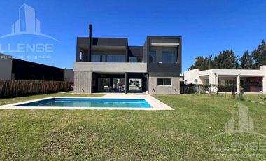 Casa 4 ambientes en 2 plantas en venta - Barrio Privado Las Golondrinas
