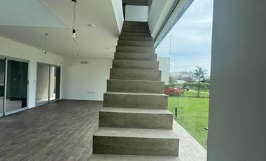 Casa 4 ambientes en 2 plantas en venta - Barrio Privado Las Golondrinas