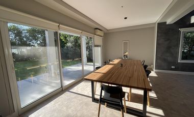 Casa moderna con muebles en alquiler en LOS SAUCES.