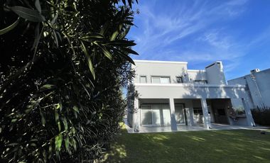 Casa moderna con muebles en alquiler en LOS SAUCES.
