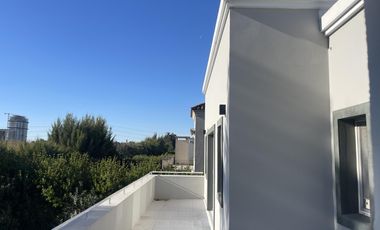 Casa moderna con muebles en alquiler en LOS SAUCES.