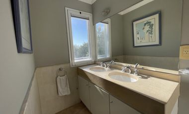 Casa moderna con muebles en alquiler en LOS SAUCES.