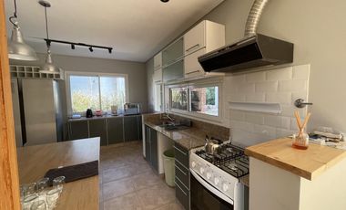 Casa moderna con muebles en alquiler en LOS SAUCES.