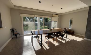 Casa moderna con muebles en alquiler en LOS SAUCES.