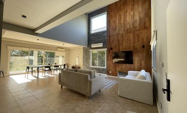 Casa moderna con muebles en alquiler en LOS SAUCES.