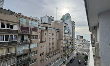 Venta dos ambientes a la calle con balcón, Centro Mar del Plata