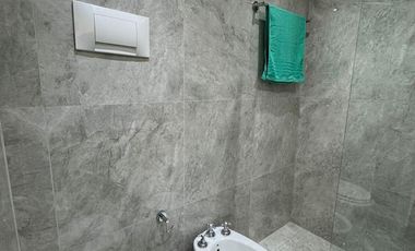 Venta dos ambientes a la calle con balcón, Centro Mar del Plata