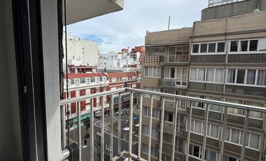 Venta dos ambientes a la calle con balcón, Centro Mar del Plata