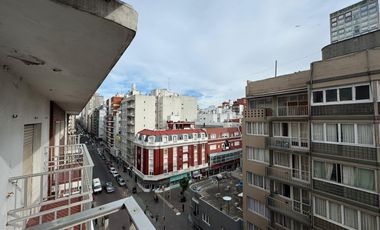 Venta dos ambientes a la calle con balcón, Centro Mar del Plata
