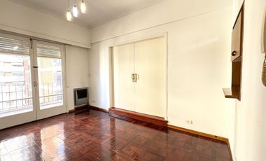 Alquiler Departamento 2 ambientes balcón terraza  Plaza Martín.