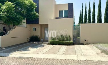 CASA EN VENTA EN BOSQUES DE SANTA ANITA