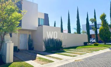 CASA EN VENTA EN BOSQUES DE SANTA ANITA