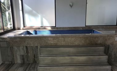 Venta o renta de casa en Club de Golf Los Encinos.