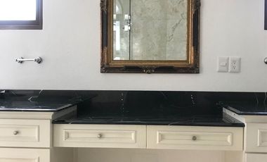 Venta o renta de casa en Club de Golf Los Encinos.