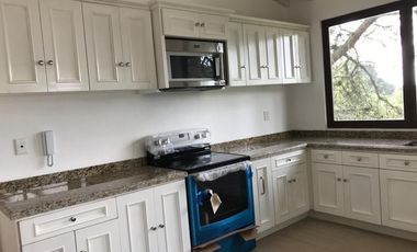 Venta o renta de casa en Club de Golf Los Encinos.