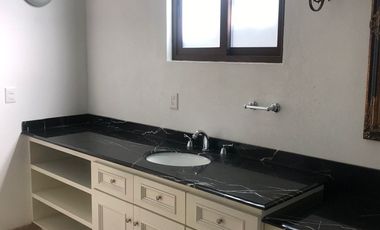 Venta o renta de casa en Club de Golf Los Encinos.