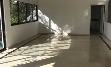 Venta o renta de casa en Club de Golf Los Encinos.