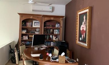 CASA EN VENTA EN EL YUCATAN COUNTRY CLUB, VISTA AL CAMPO DE GOLF