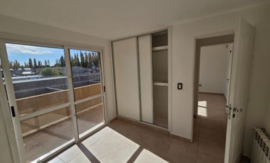 Alquiler DÚPLEX en Centenario - 3 Habitaciones y patio amplio