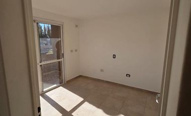 Alquiler DÚPLEX en Centenario - 3 Habitaciones y patio amplio