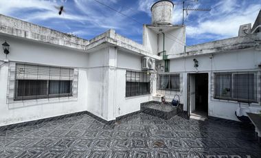 Venta de casa 3 ambientes con galpon y patio en Wilde