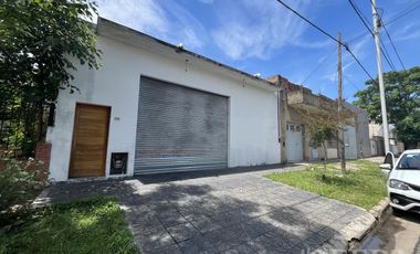 Venta de casa 3 ambientes con galpon y patio en Wilde