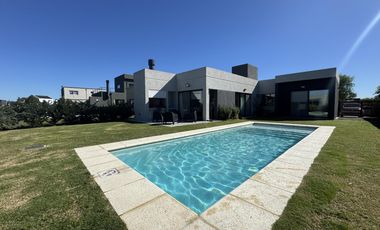 Casa en Venta 4 ambientes, en San Ramón, Pilar del Este