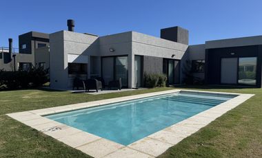 Casa en Venta 4 ambientes, en San Ramón, Pilar del Este